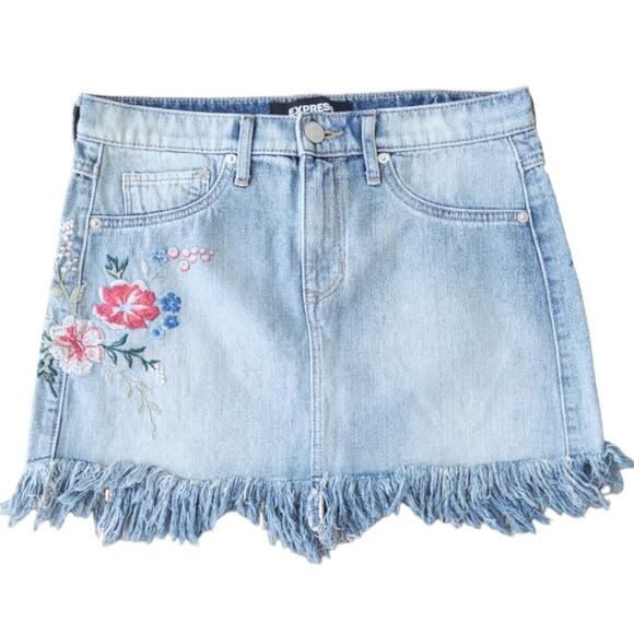 Express Floral Embroidered Denim Mini Skirt Raw Hem Blue Size 4 Cute Boho Trendy - Picture 1 of 8